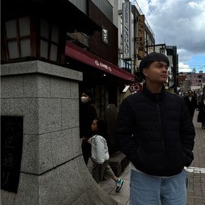 Meet your Posher, Zay